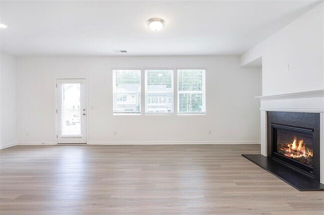 Building Photo - 5740 Thornton Dr