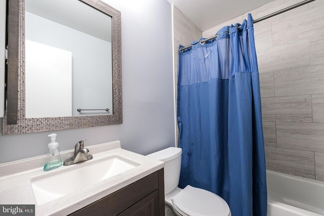 Building Photo - 3818 Vermont Ct