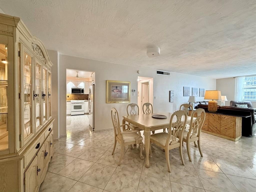 Building Photo - 4250 Galt Ocean Dr