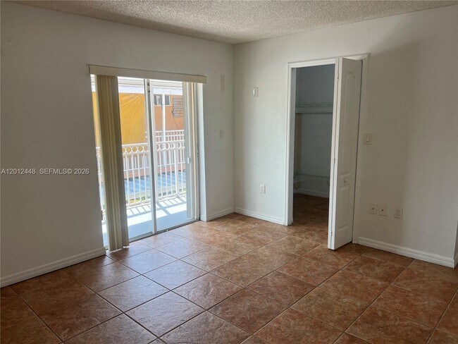 Building Photo - 2425 W 76th St