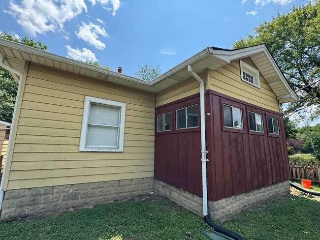 Building Photo - 2217 Terrace Ave