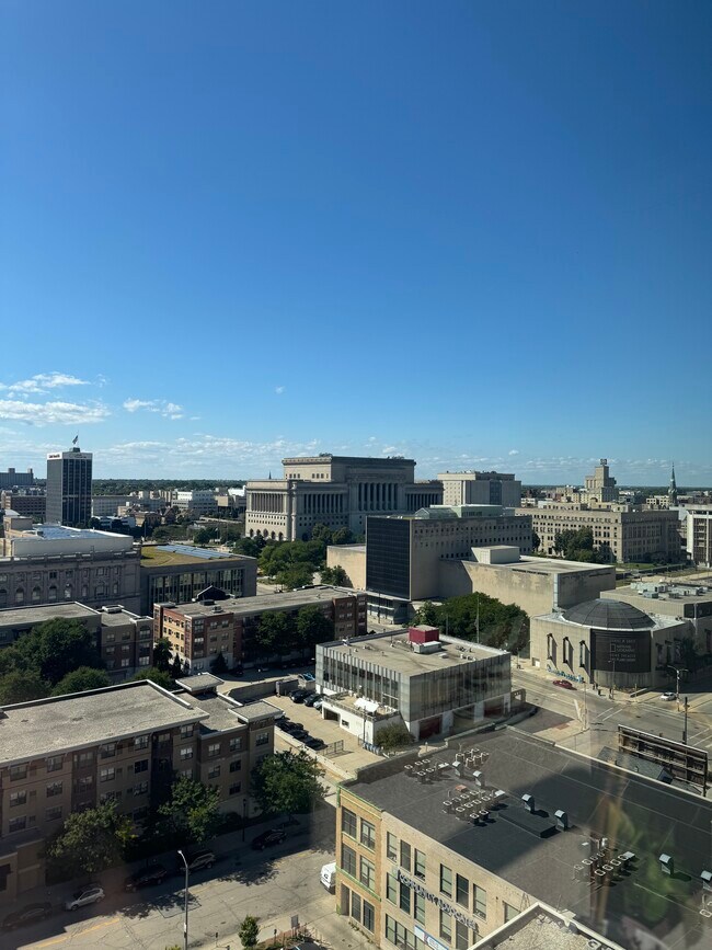 Building Photo - 606 W Wisconsin Ave