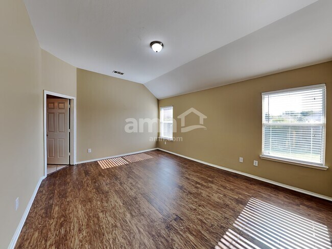 Building Photo - 1200 Seneca Pl