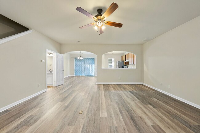 Building Photo - %16 Walnut Woods DR