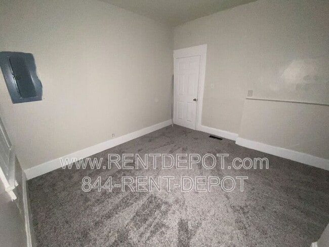 Building Photo - 816-818 W. Iowa St.