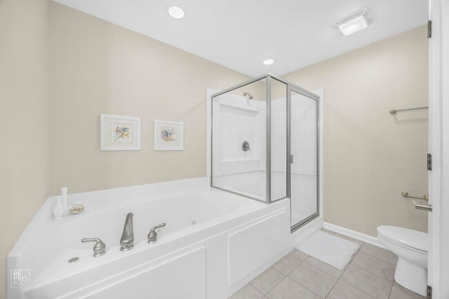 Building Photo - 940 Shandrew Dr