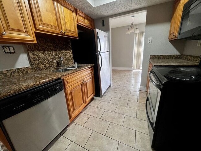 Building Photo - Spacious 3 Bed / 2 Bath Condo in Millenniu...