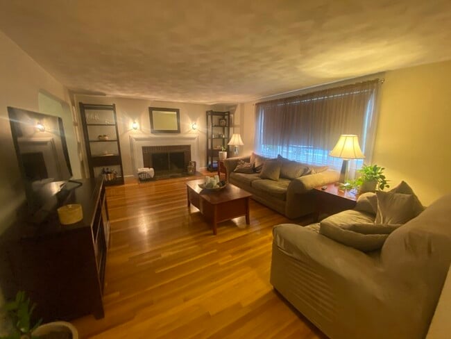 Building Photo - 640 Lagrange St