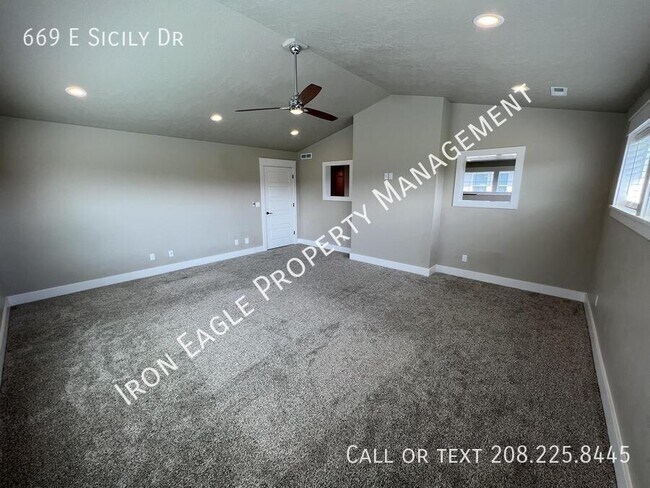 Building Photo - 669 E Sicily Dr