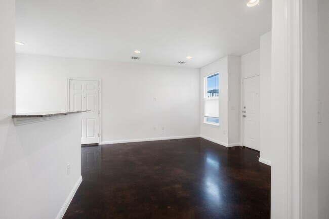 Building Photo - 6404 Carson Rdg