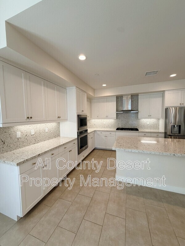 Building Photo - 74565 Tesla Dr