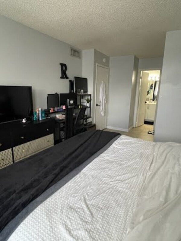 Building Photo - 15550 SW 80th St