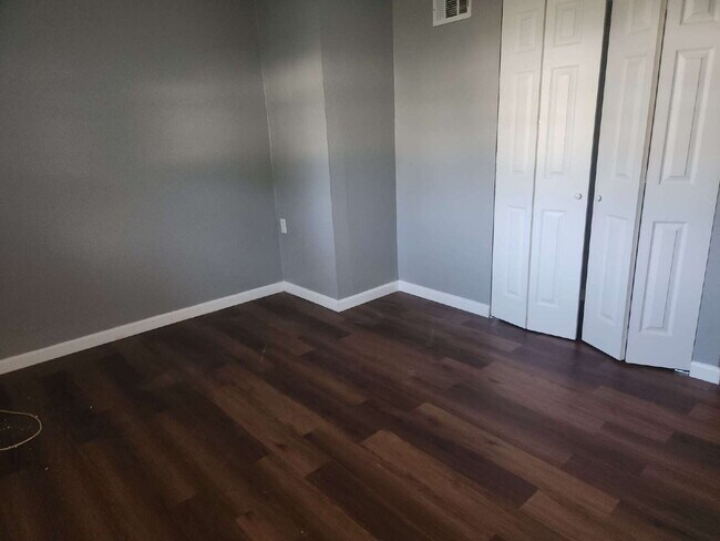 Building Photo - Completely Rehabbed Home in Oakville Schoo...