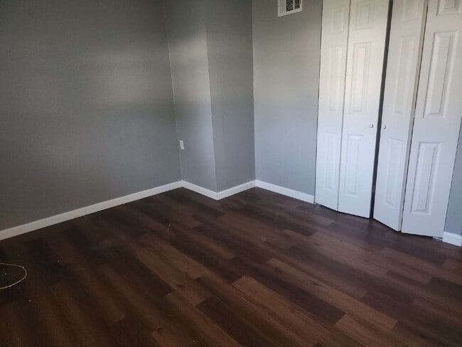 Building Photo - Completely Rehabbed Home in Oakville School District!