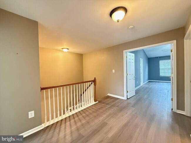 Building Photo - 122 Providence Ln