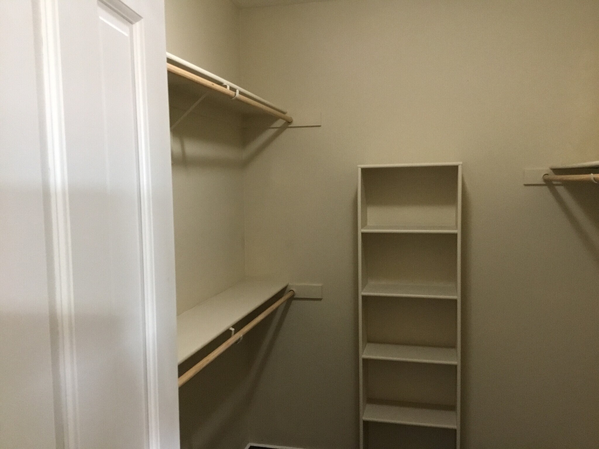 Building Photo - 709 Loma Pinon Loop NE