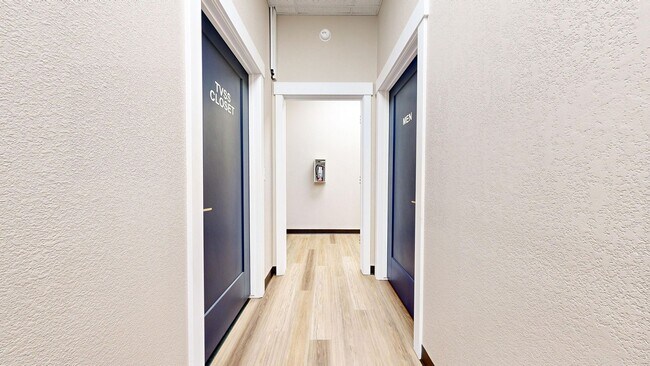 Building Photo - 2 Bed / 2 Bath Newly Renovated Apartment | Walkable Amenities in SW Loveland