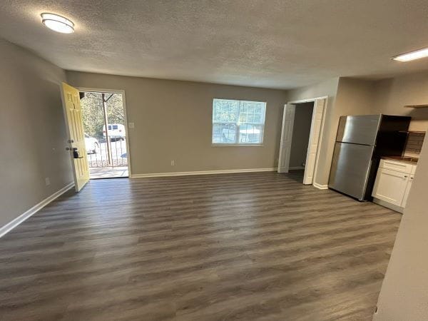 Building Photo - S. Knox 1bd/1ba- 1st floor Unit Available Now