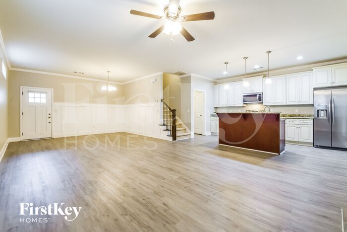 Building Photo - 18 E Newnan Rd