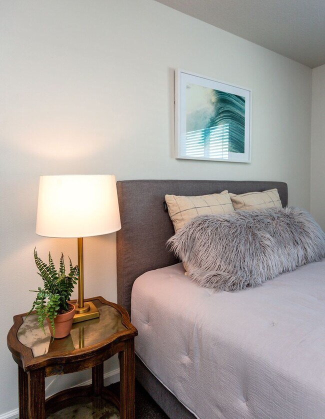 Building Photo - 3 Bedroom, Single-story Townhomes for rent...