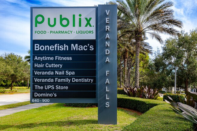 Building Photo - 758 SE Courances Dr