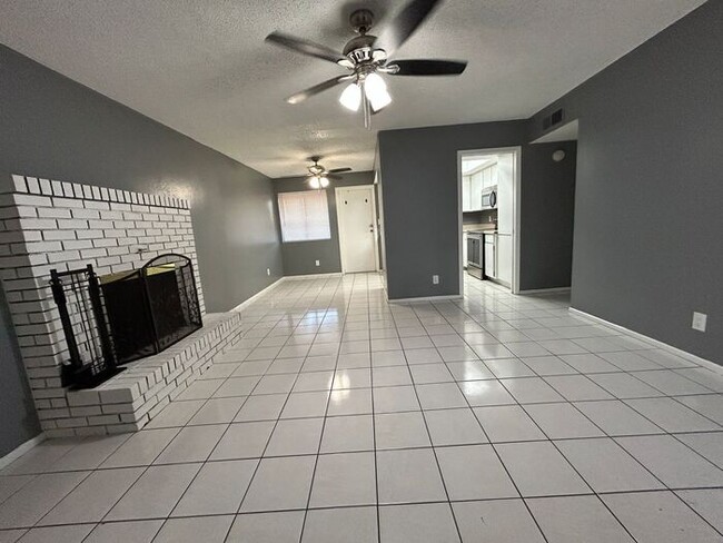 Building Photo - 1101 N April Cir