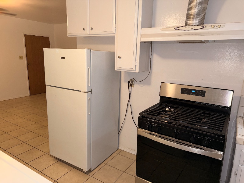 Building Photo - 843 W Walnut Ave