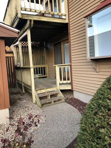 Building Photo - 163 Pine Grove Dr