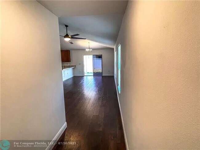 Building Photo - 5870 NW Pine Trail Cir