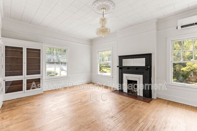 Building Photo - 1501 N Chamberlain Ave