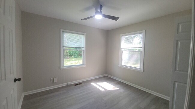 Building Photo - Section 8 accepted!!! "2-Bedroom Retreat with Cozy Comfort in Huntsville!"