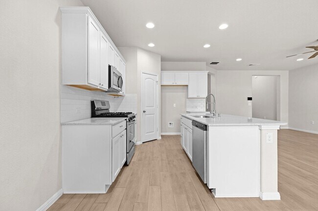 Building Photo - 2205 Singletree Bend