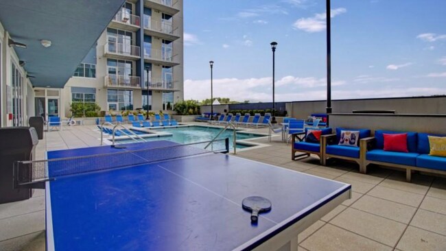 Building Photo - 719 8th Ave S