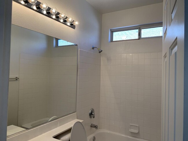 Building Photo - Single Story Northwest Home