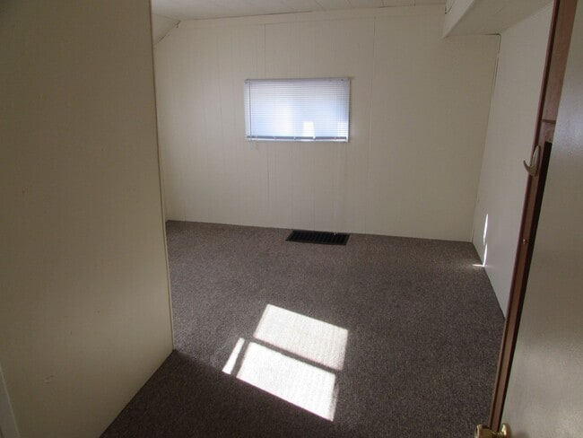 Building Photo - Spacious Madison 4-Bedroom Near Camp Randa...