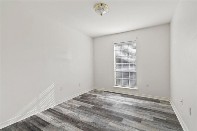 Building Photo - 520 Cedarwood Dr