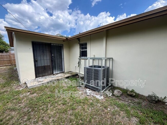 Building Photo - 4285 Solomon Dr