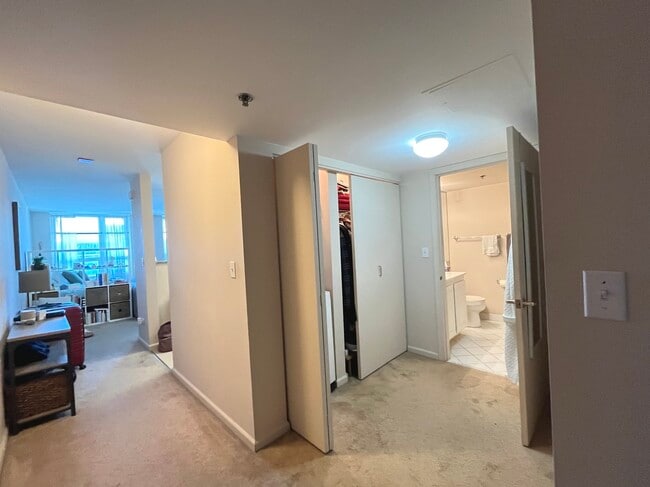 Building Photo - 345 N La Salle Dr