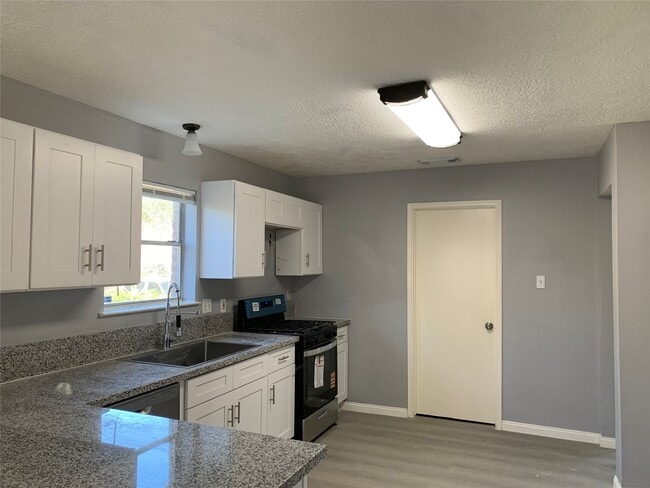 Building Photo - 7022 Harpers Dr