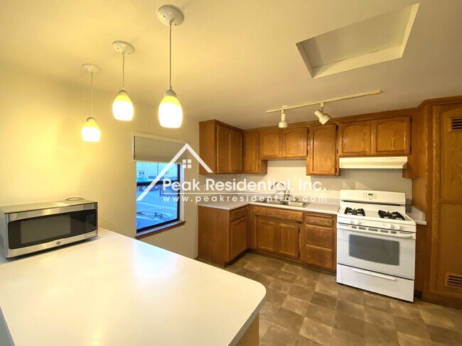 Building Photo - Cute 1 bd/1 ba Roseville House