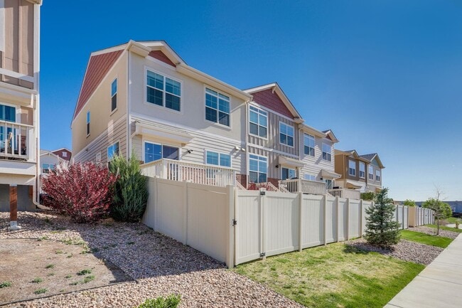 Building Photo - 3 bed 2.5 bath Townhome in Northwest Denver