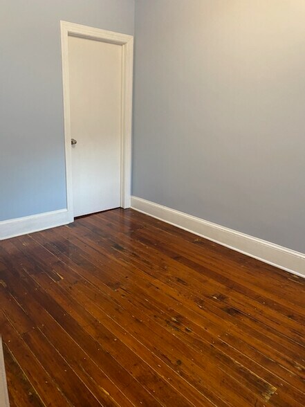 Building Photo - 1914 E Hazzard St