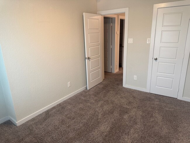 Building Photo - Stylish, Spacious & Close to It All – Your Ideal Townhome Awaits!