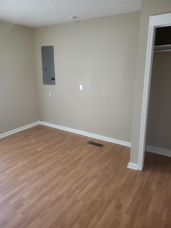 Building Photo - 125 E Locust St