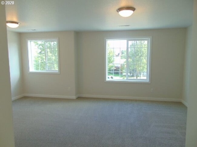 Building Photo - Beautiful 4 Bedroom Home with 2.5 Baths lo...