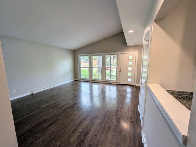 Building Photo - Elevated Living in University City