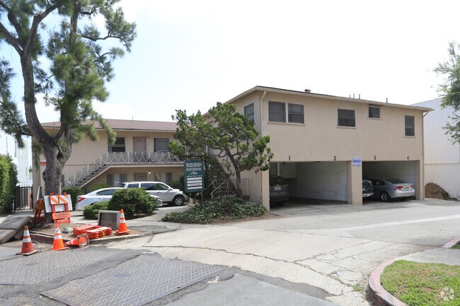 Primary Photo - 11026-11030 Strathmore Dr