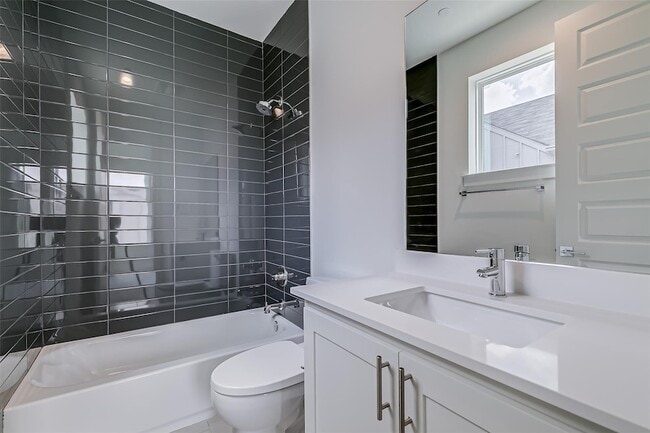 Building Photo - 6028 Lewis St