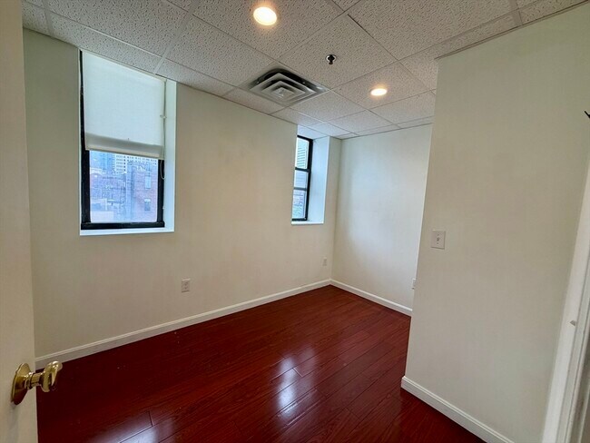 Building Photo - 72 Kneeland St