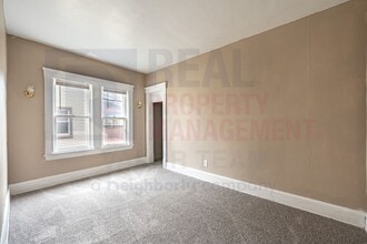 Building Photo - 121 Logan St